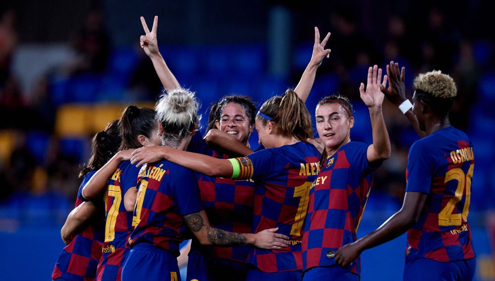 Las jugadoras del Barcelona celebran un gol