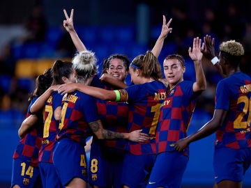 Las jugadoras del Barcelona celebran un gol