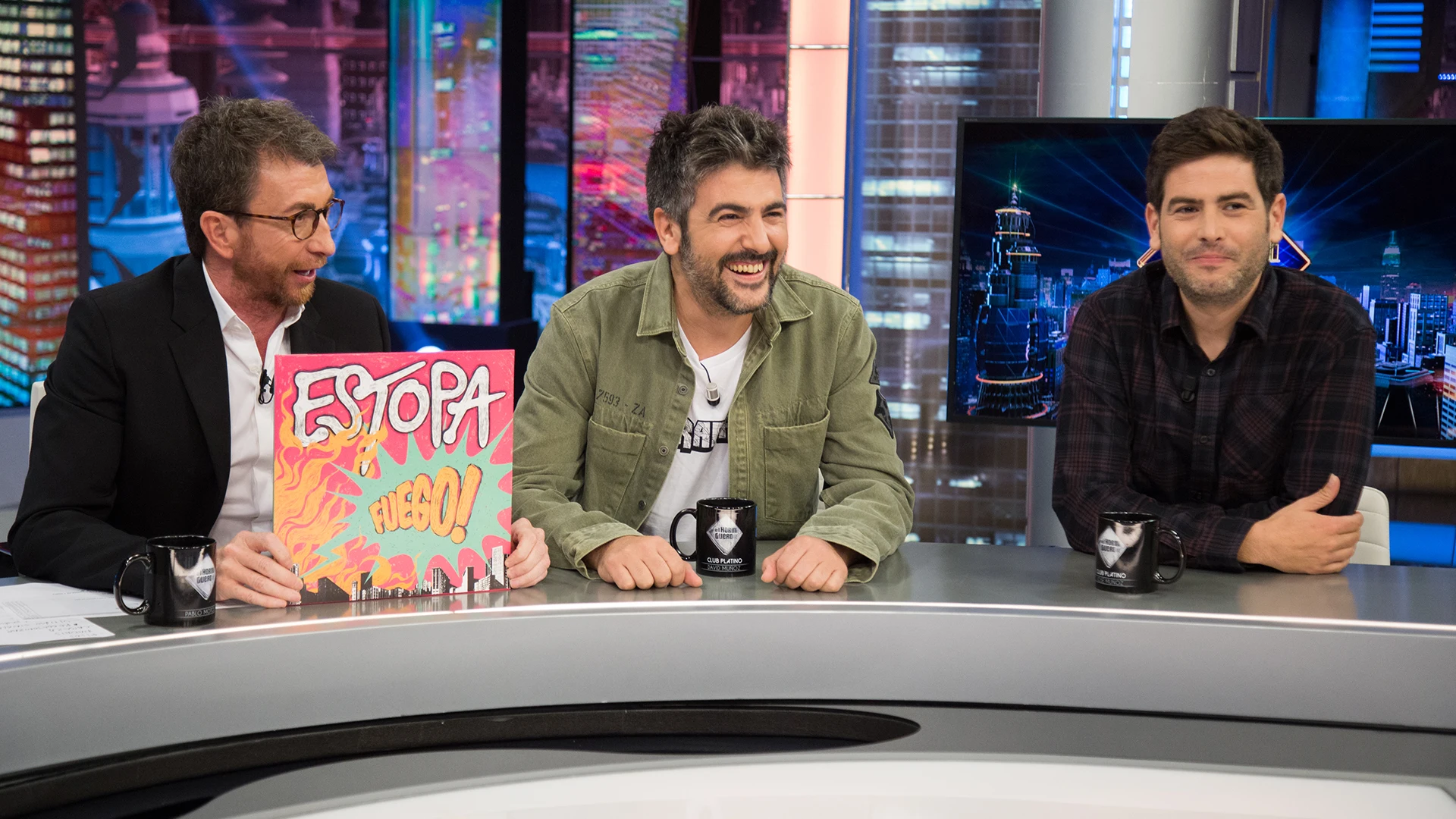 Estopa recuerda en 'El Hormiguero 3.0' el reto de su primer trabajo hace 20 años: "Teníamos que vender 2.000 discos para renovar" Estopa recuerda en 'El Hormiguero 3.0' el reto de su primer trabajo hace 20 años: "Teníamos que vender 2.000 discos para renovar"