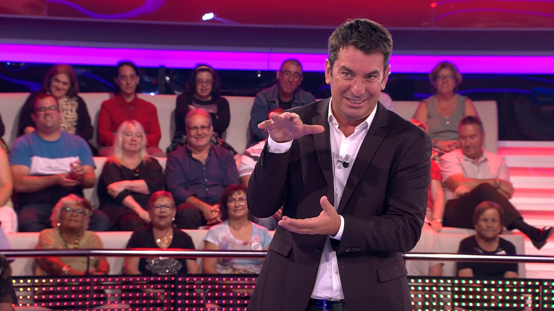 La confesi&oacute;n m&aacute;s personal de Arturo Valls en '&iexcl;Ahora caigo!': forma parte de un grupo llamado 'Los barriguitas' 