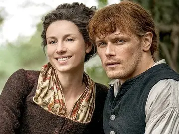 Caitriona Balfe y Sam Heughan son Claire y Jamie Fraser en 'Outlander' Caitriona Balfe y Sam Heughan son Claire y Jamie Fraser en 'Outlander'