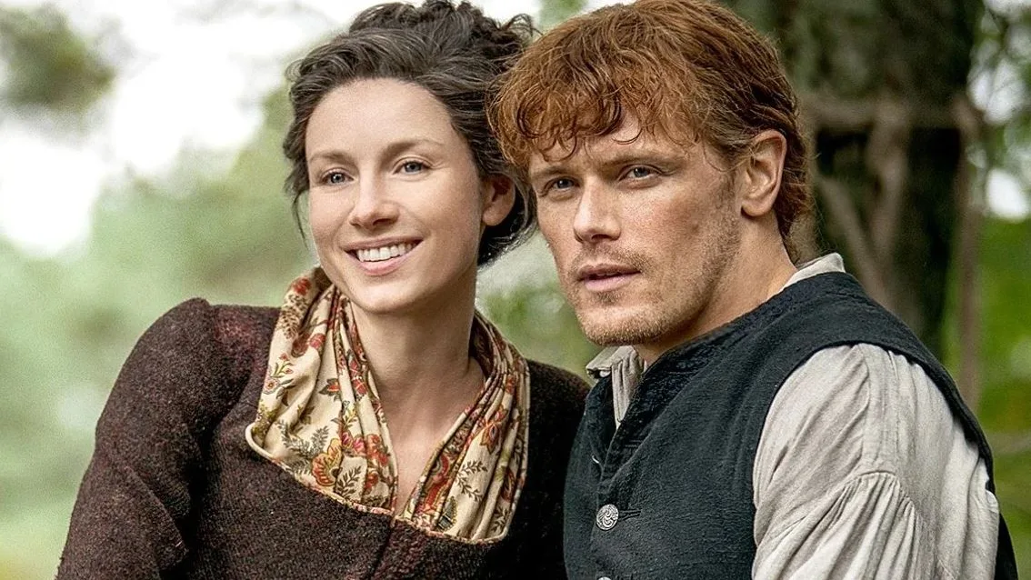 Caitriona Balfe y Sam Heughan son Claire y Jamie Fraser en 'Outlander'