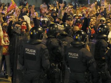 Miembros de la ultraderecha se manifiestan en Barcelona