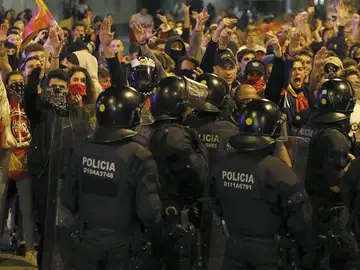 Miembros de la ultraderecha se manifiestan en Barcelona Miembros de la ultraderecha se manifiestan en Barcelona