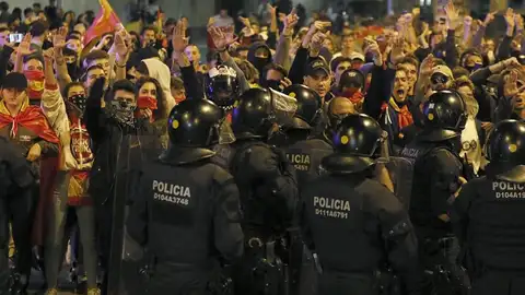 Miembros de la ultraderecha se manifiestan en Barcelona Miembros de la ultraderecha se manifiestan en Barcelona