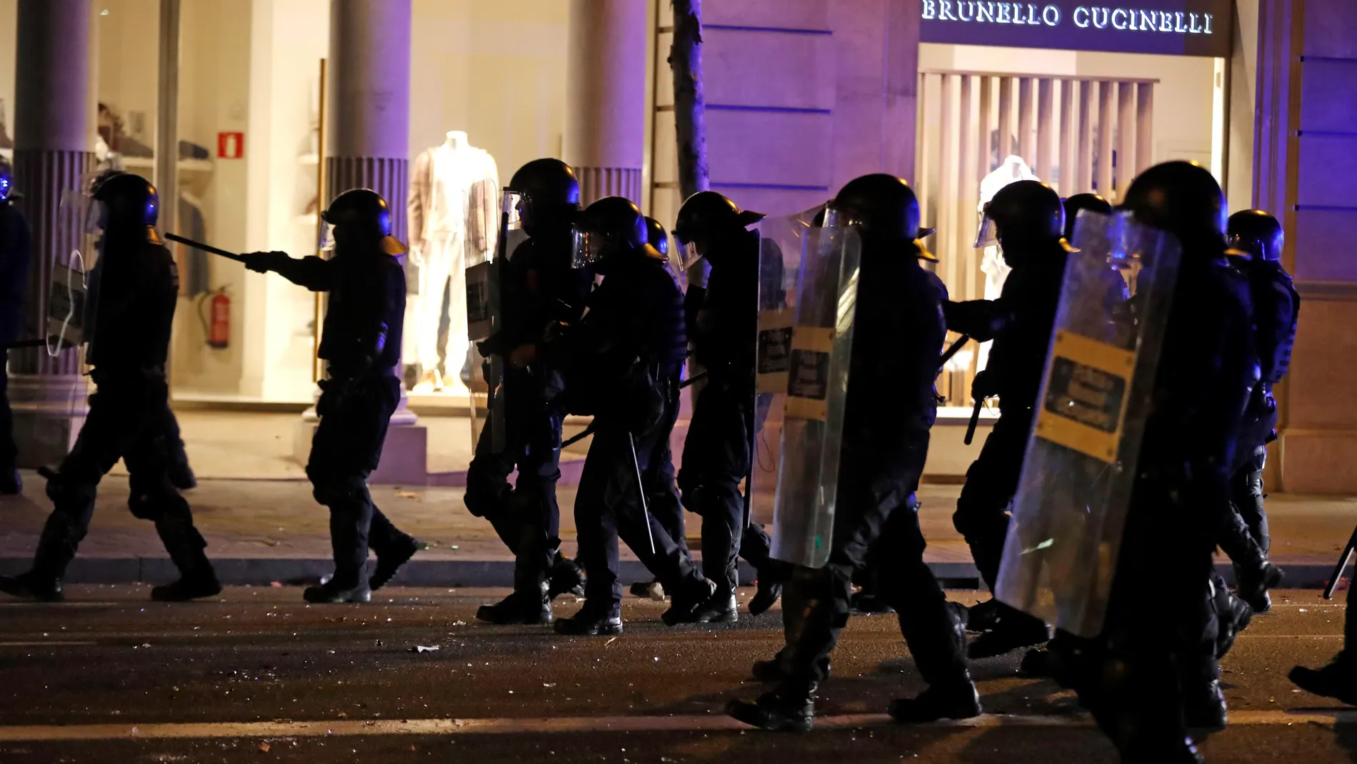 Los Mossos d'Esquadra durante los altercados en Barcelona Los Mossos d'Esquadra durante los altercados en Barcelona