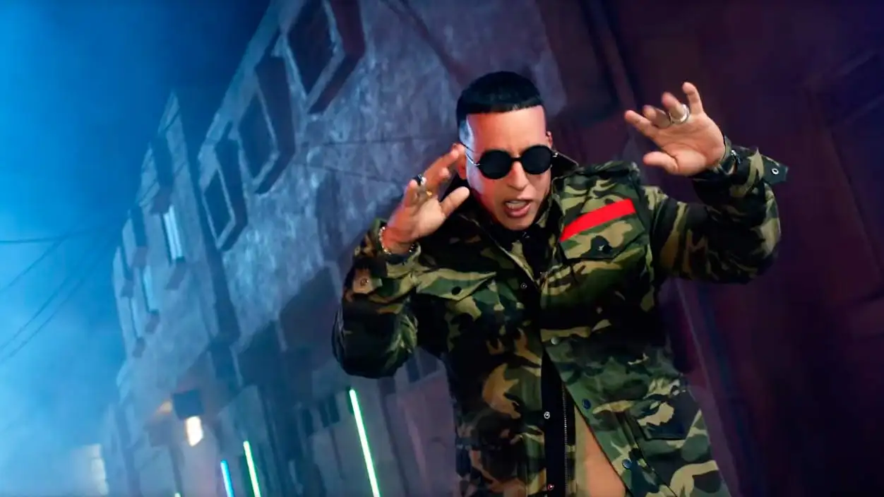 Daddy Yankee en el v&iacute;deo de 'Que tire pa' lante'