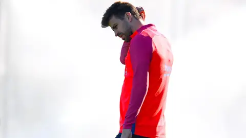Piqué durante un entrenamiento Piqué durante un entrenamiento