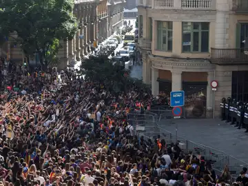 Miles de estudiantes se manifiestan en Barcelona Miles de estudiantes se manifiestan en Barcelona