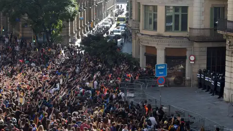 Miles de estudiantes se manifiestan en Barcelona Miles de estudiantes se manifiestan en Barcelona