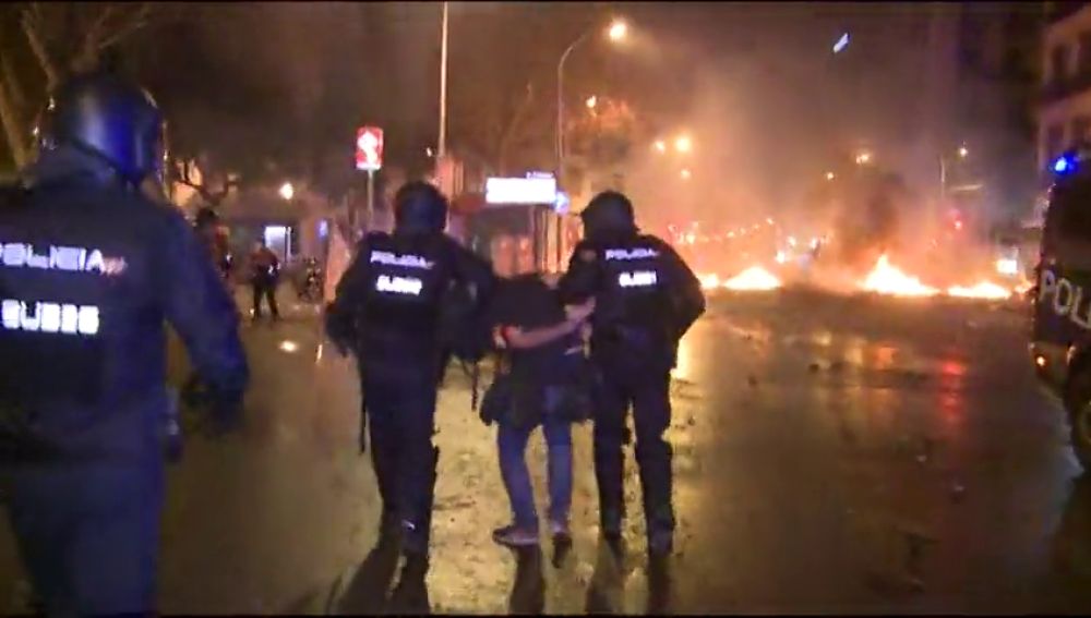 Alrededor de 20 detenidos en el quinto día de disturbios en Cataluña