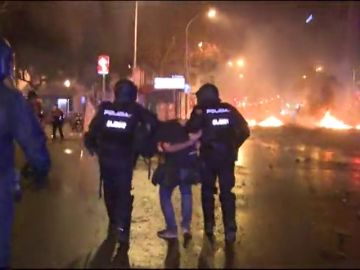 Alrededor de 20 detenidos en el quinto día de disturbios en Cataluña
