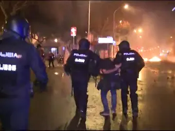 Alrededor de 20 detenidos en el quinto día de disturbios en Cataluña Alrededor de 20 detenidos en el quinto día de disturbios en Cataluña