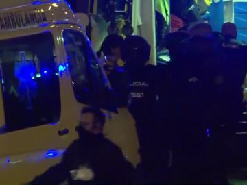 Reemplazo: Herido grave un agente evacuado por sus compañeros durante los disturbios en Cataluña Reemplazo: Herido grave un agente evacuado por sus compañeros durante los disturbios en Cataluña