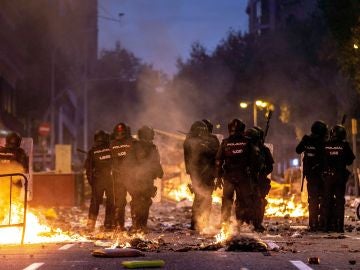 Batalla campal en las inmediaciones de la jefatura de la Policía Batalla campal en las inmediaciones de la jefatura de la Policía