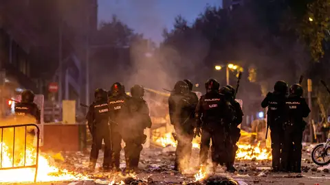 Batalla campal en las inmediaciones de la jefatura de la Policía Batalla campal en las inmediaciones de la jefatura de la Policía