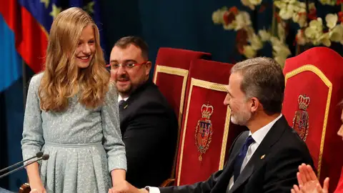 El rey Felipe y la princesa Leonor, tras el discurso de la princesa El rey Felipe y la princesa Leonor, tras el discurso de la princesa