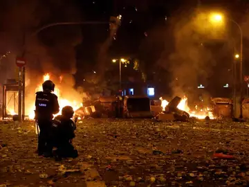 Un grupo de policías en Barcelona Un grupo de policías en Barcelona