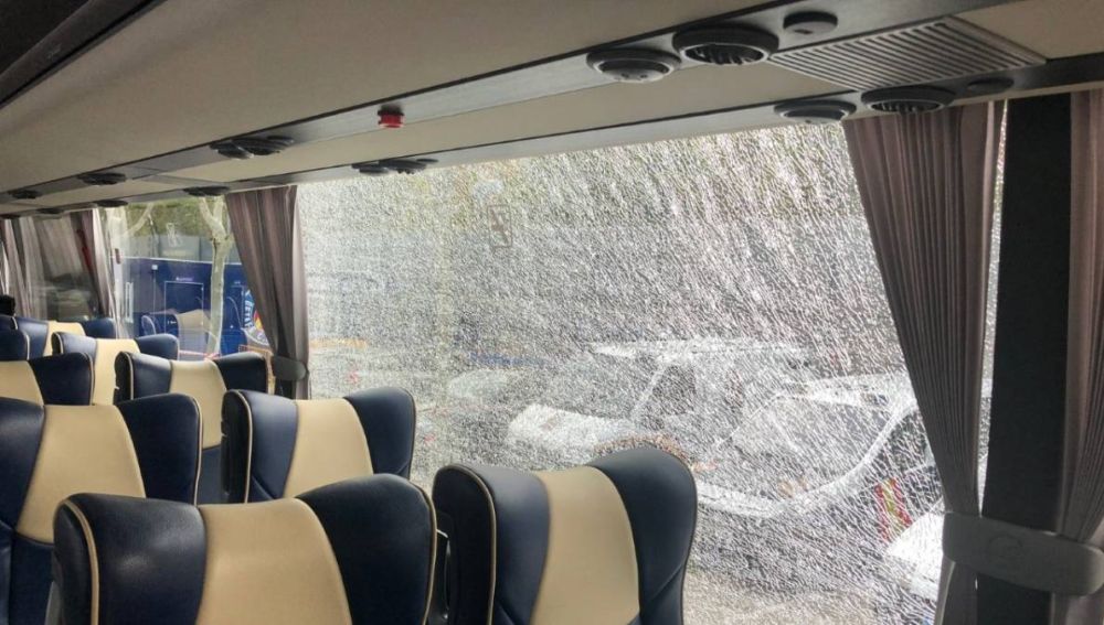Así quedó la luna del bus pepinero