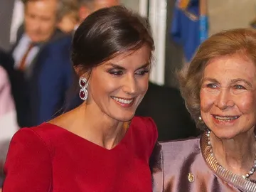 la reina Letizia y la reina Sofía en los Premios Princesa de Asturias la reina Letizia y la reina Sofía en los Premios Princesa de Asturias