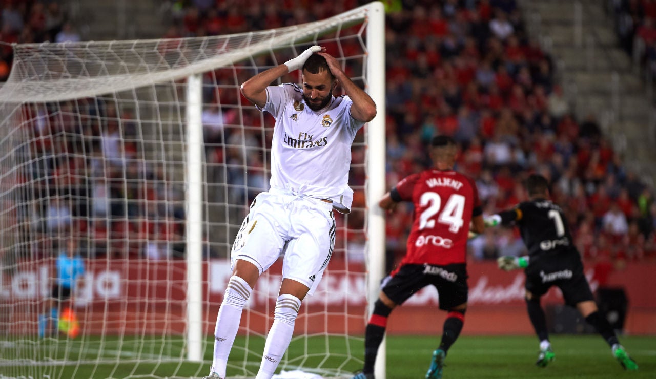 Benzema se lamenta de una ocasión fallada Benzema se lamenta de una ocasión fallada