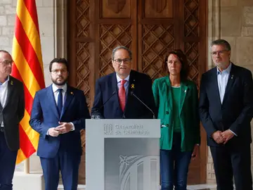 El presidente de la Generalitat, Quim Torra, junto a su vicepresidente El presidente de la Generalitat, Quim Torra, junto a su vicepresidente