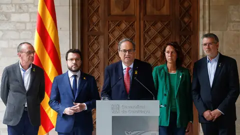 El presidente de la Generalitat, Quim Torra, junto a su vicepresidente El presidente de la Generalitat, Quim Torra, junto a su vicepresidente