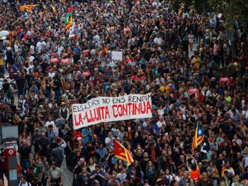 Miles de personas se concentran en una nueva protesta en Barcelona