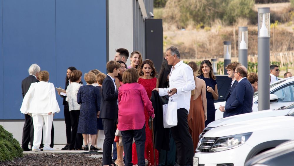 Los invitados, a su llegada a Sa Fortalesa, lugar del enlace entre Nadal y Xisca