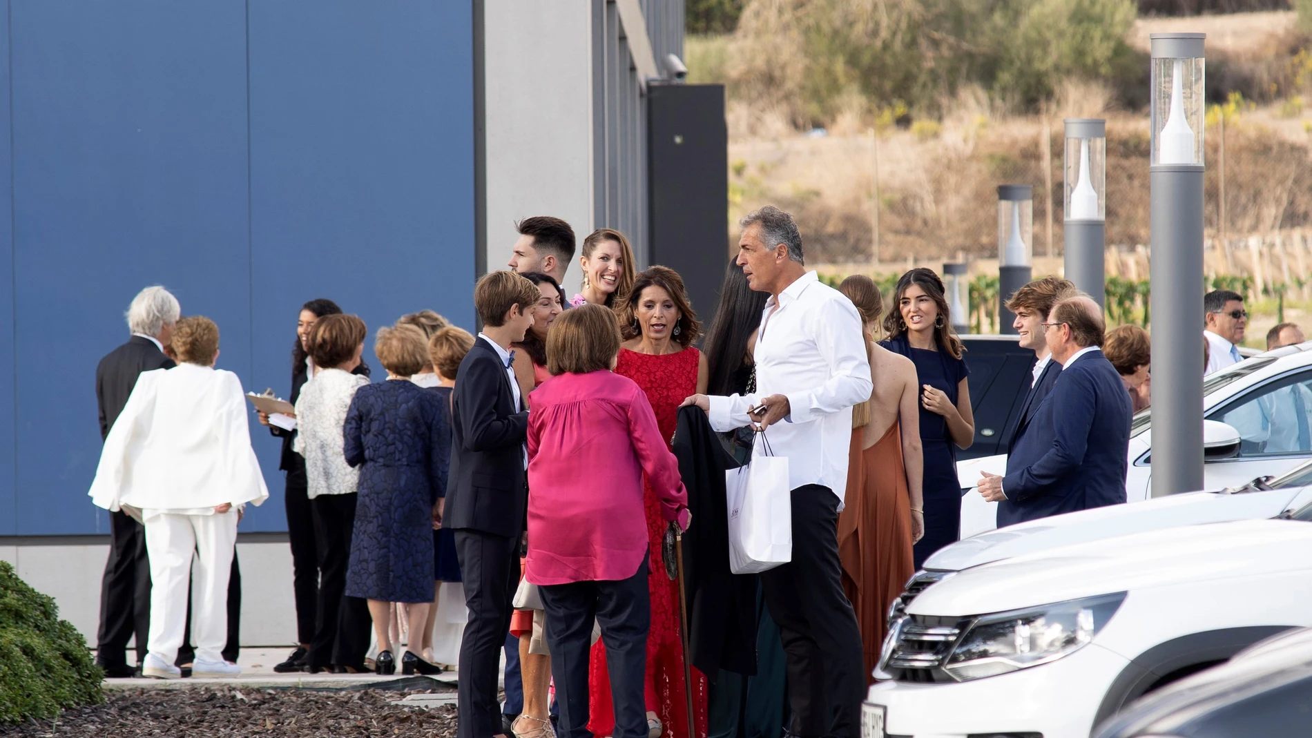 Los invitados, a su llegada a Sa Fortalesa, lugar del enlace entre Nadal y Xisca Los invitados, a su llegada a Sa Fortalesa, lugar del enlace entre Nadal y Xisca