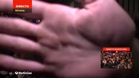 Radicales independentistas boicotean el directo de una reportera de Antena 3 Noticias Radicales independentistas boicotean el directo de una reportera de Antena 3 Noticias