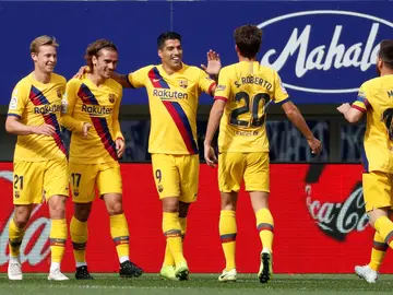 Los jugadores del Barcelona celebran el gol de Griezmann en Ipurua Los jugadores del Barcelona celebran el gol de Griezmann en Ipurua