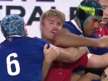 El terrible codazo de Sebastien Vahaamahina que provocó la eliminación de Francia del Mundial de rugby