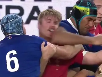 El terrible codazo de Sebastien Vahaamahina que provocó la eliminación de Francia del Mundial de rugby El terrible codazo de Sebastien Vahaamahina que provocó la eliminación de Francia del Mundial de rugby