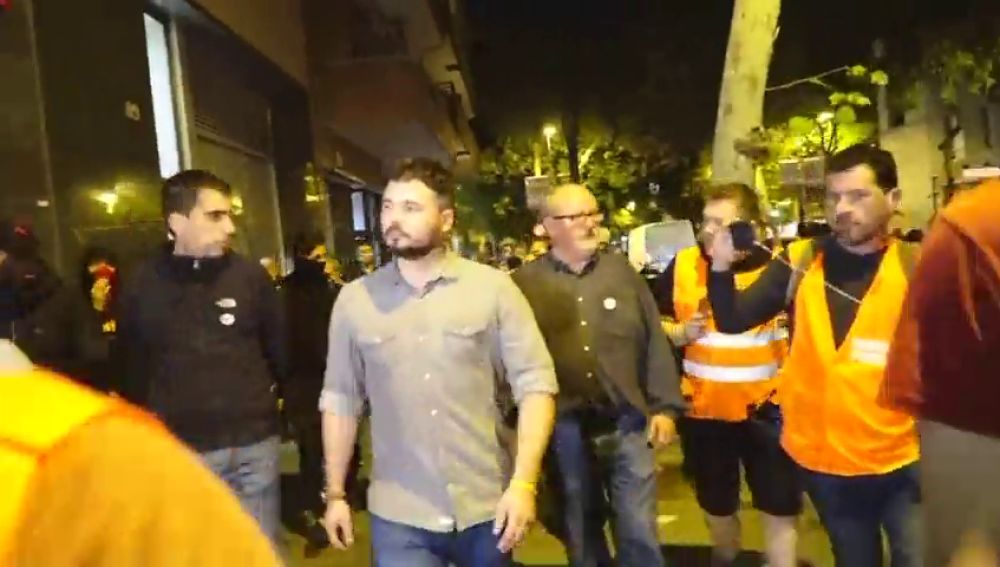 Increpan a Gabriel Rufián al grito de "botifer" en la manifestación de Barcelona