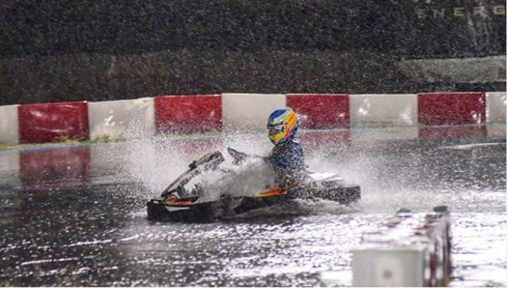 Fernando Alonso, a los mandos de un kart