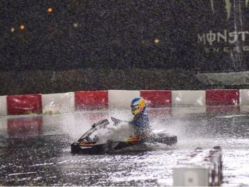 Fernando Alonso, a los mandos de un kart