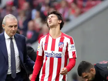 Joao Félix, con cara de dolor Joao Félix, con cara de dolor