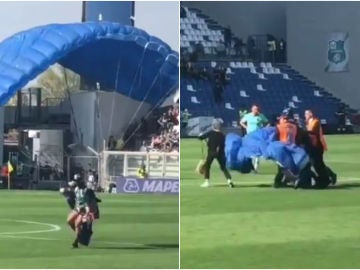 Un espontáneo aterriza en pleno partido del Inter de Milán