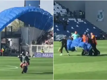 Un espontáneo aterriza en pleno partido del Inter de Milán Un espontáneo aterriza en pleno partido del Inter de Milán