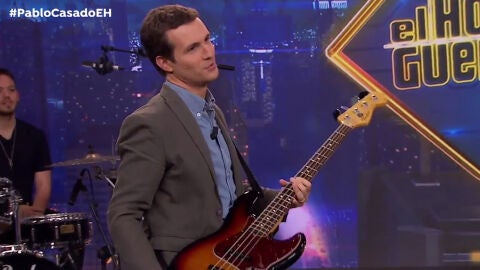 Pablo Casado toca el bajo en 'El Hormiguero 3.0'
