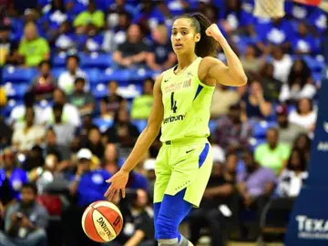 Skylar Diggins-Smith durante un partido Skylar Diggins-Smith durante un partido