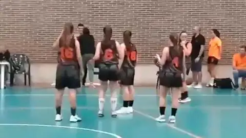 Imagen del partido en el que sucedió la agresión Baloncesto femenino