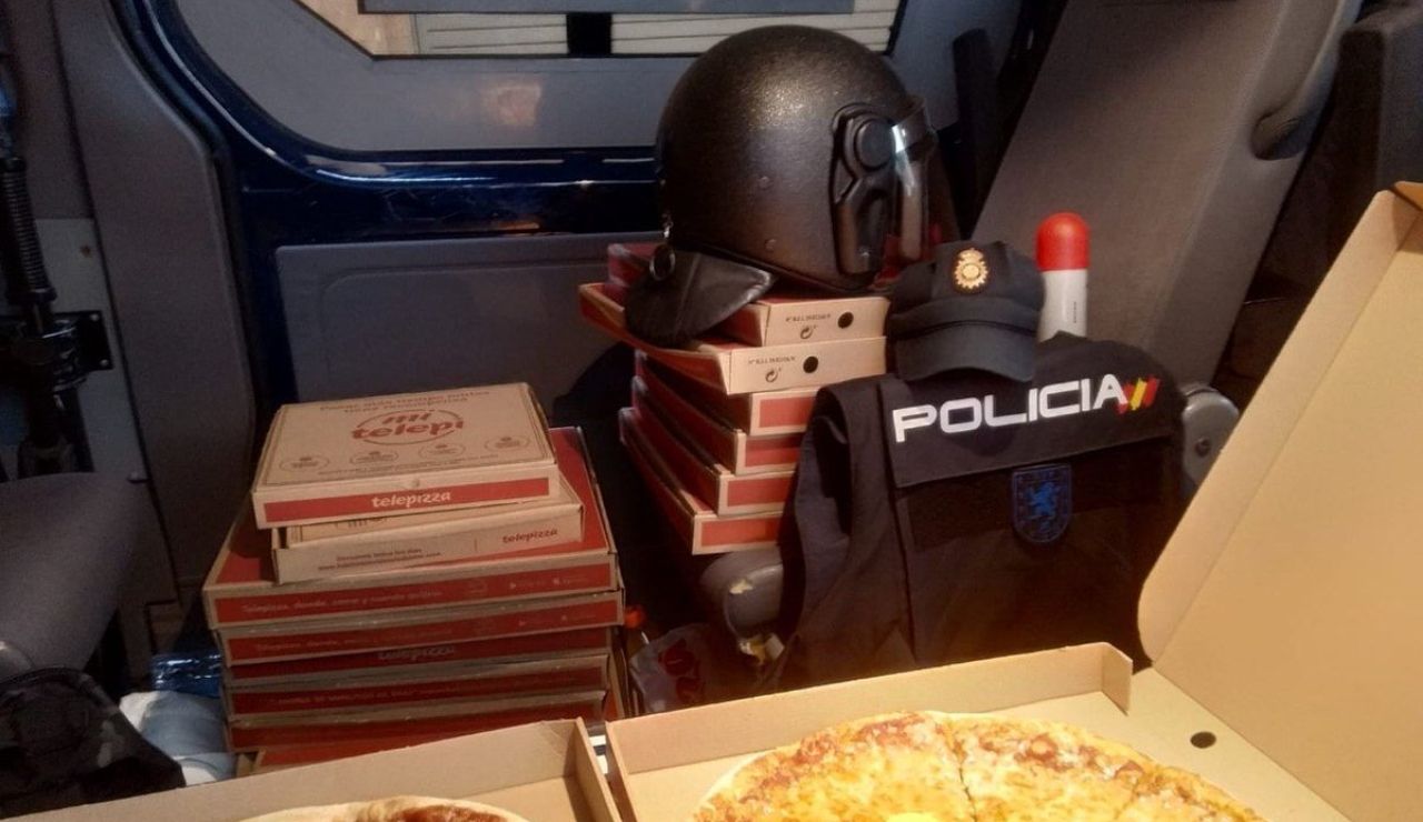 Forocoches envía pizzas a los policías desplegados en Cataluña Forocoches envía pizzas a los policías desplegados en Cataluña