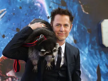 James Gunn con 'Rocket' en la premiere de 'Guardianes de la Galaxia' James Gunn con 'Rocket' en la premiere de 'Guardianes de la Galaxia'