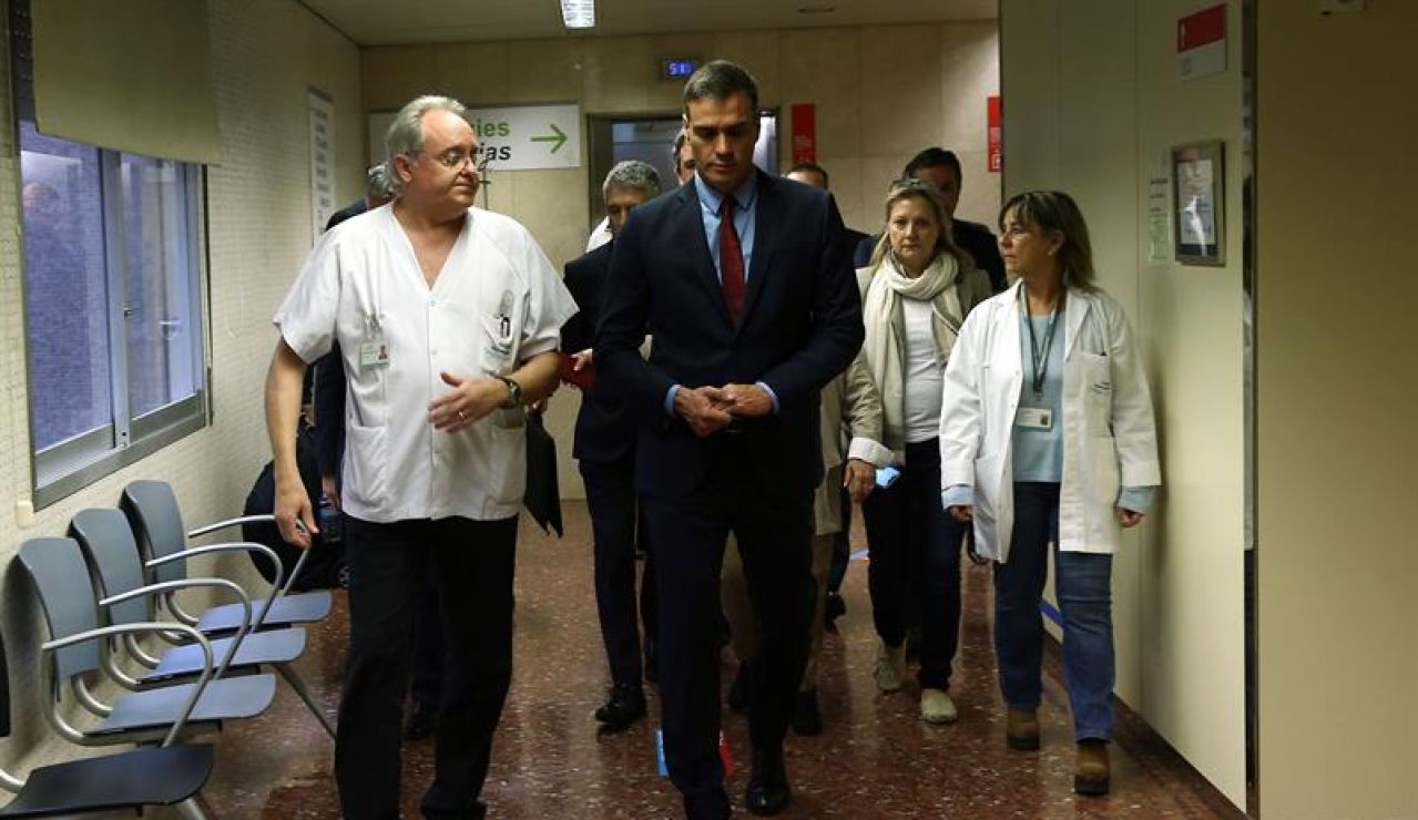 Sánchez en el hospital visitando a los agentes heridos Sánchez en el hospital visitando a los agentes heridos