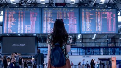 El truco de una joven para no pagar por el exceso de equipaje en un aeropuerto