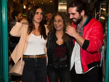 Lolita Flores con sus hijos Elena Furiase y Guillermo Furiase Lolita Flores con sus hijos Elena Furiase y Guillermo Furiase