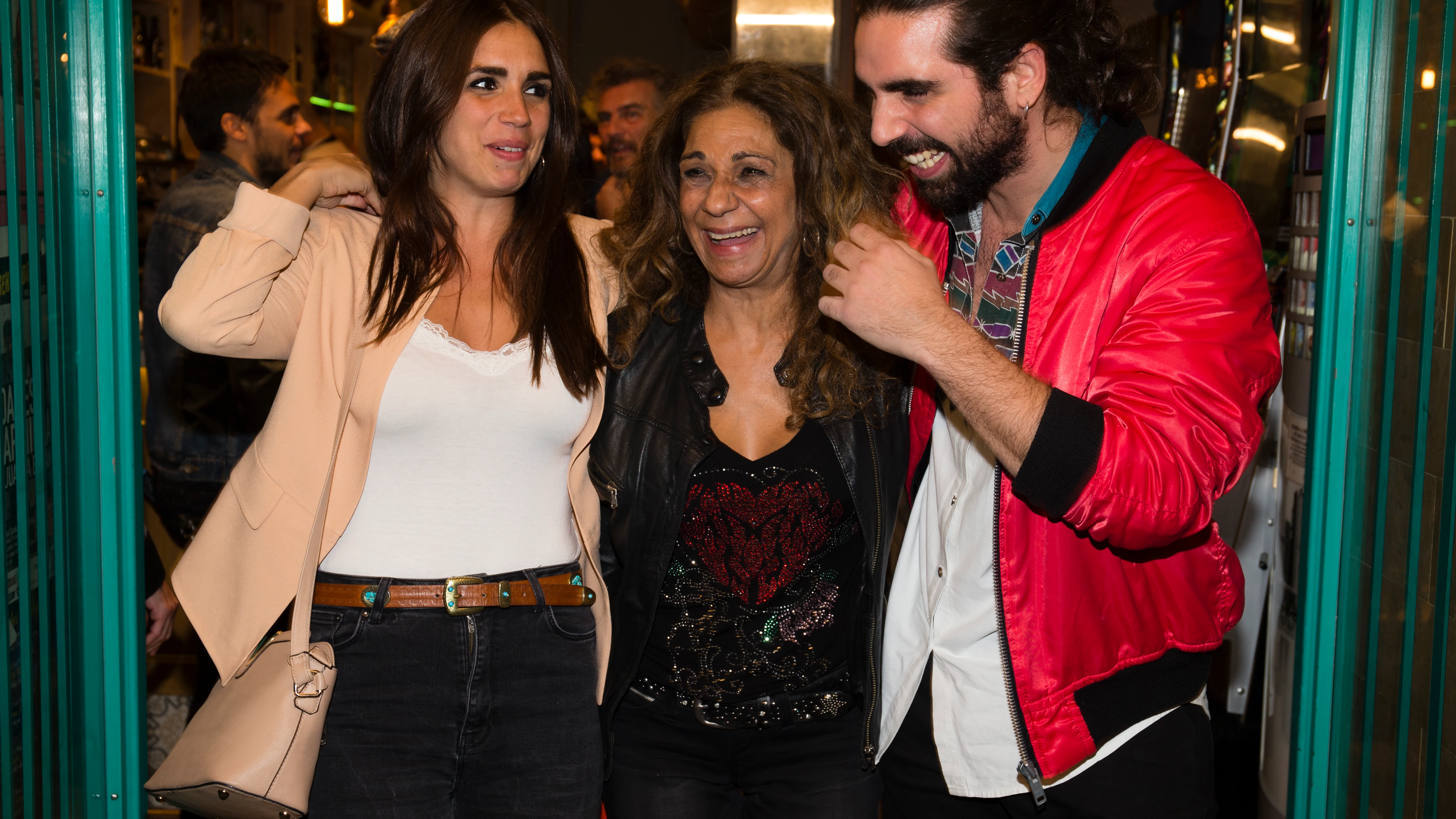 Lolita Flores con sus hijos Elena Furiase y Guillermo Furiase Lolita Flores con sus hijos Elena Furiase y Guillermo Furiase