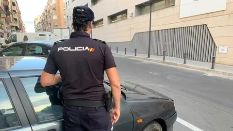 Imagen de archivo de un Policía Nacional. Imagen de archivo de un Policía Nacional.